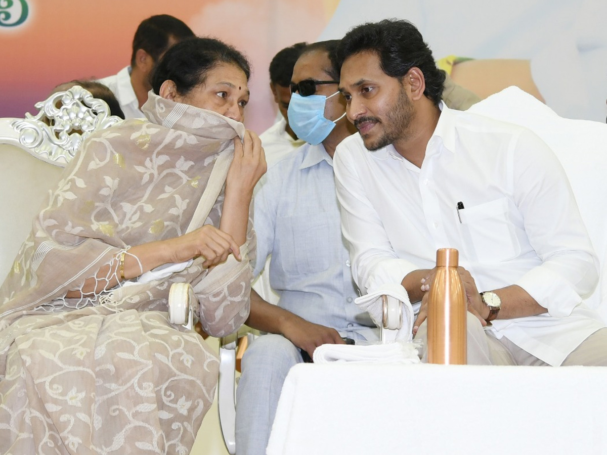 CM YS Jagan Pays Homage to Mekapati Goutham Reddy Photo Gallery - Sakshi12