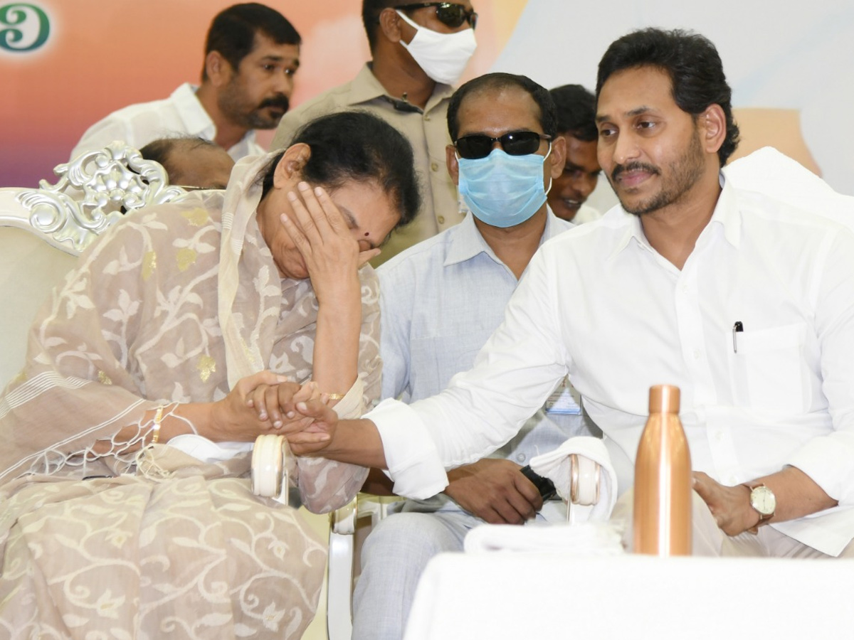 CM YS Jagan Pays Homage to Mekapati Goutham Reddy Photo Gallery - Sakshi13