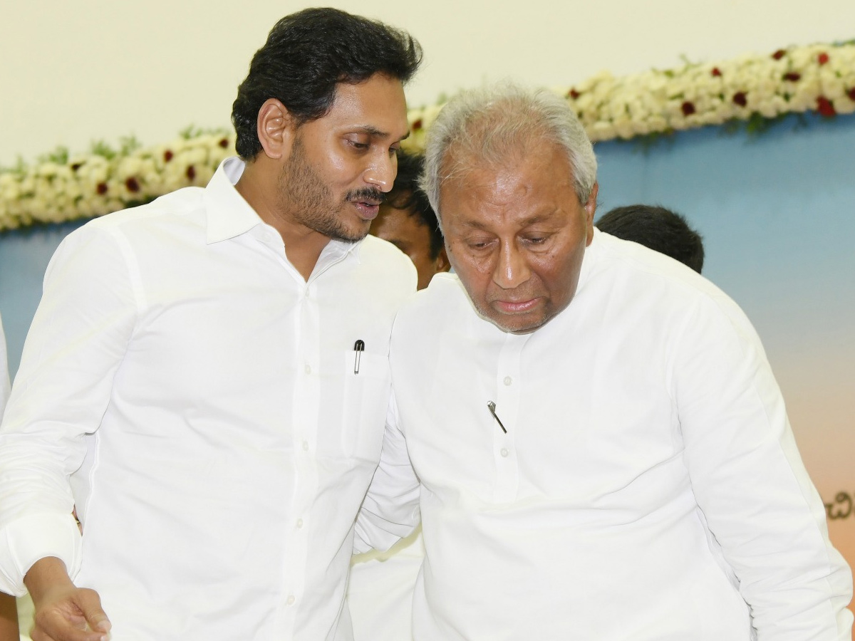 CM YS Jagan Pays Homage to Mekapati Goutham Reddy Photo Gallery - Sakshi2