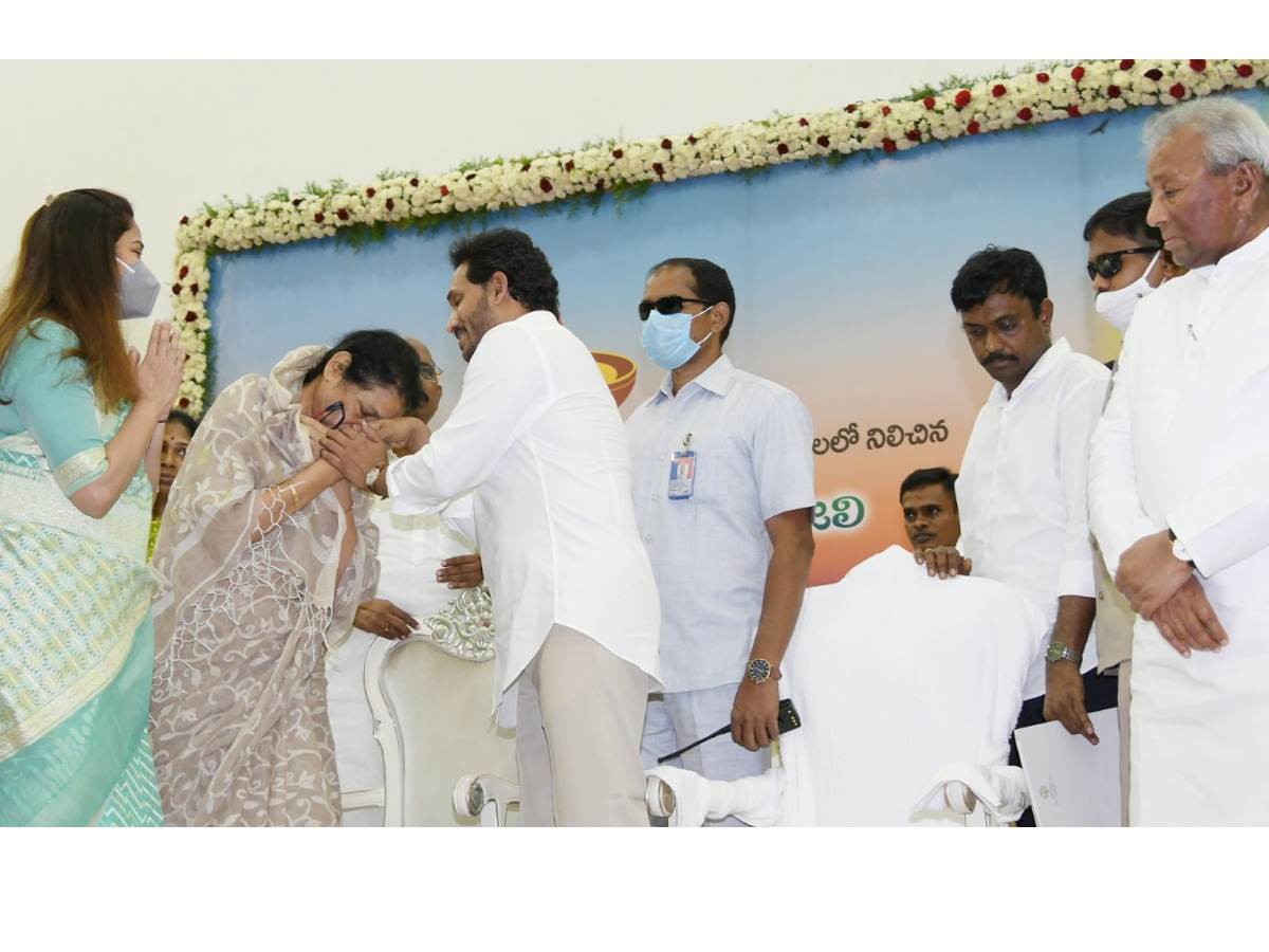 CM YS Jagan Pays Homage to Mekapati Goutham Reddy Photo Gallery - Sakshi3