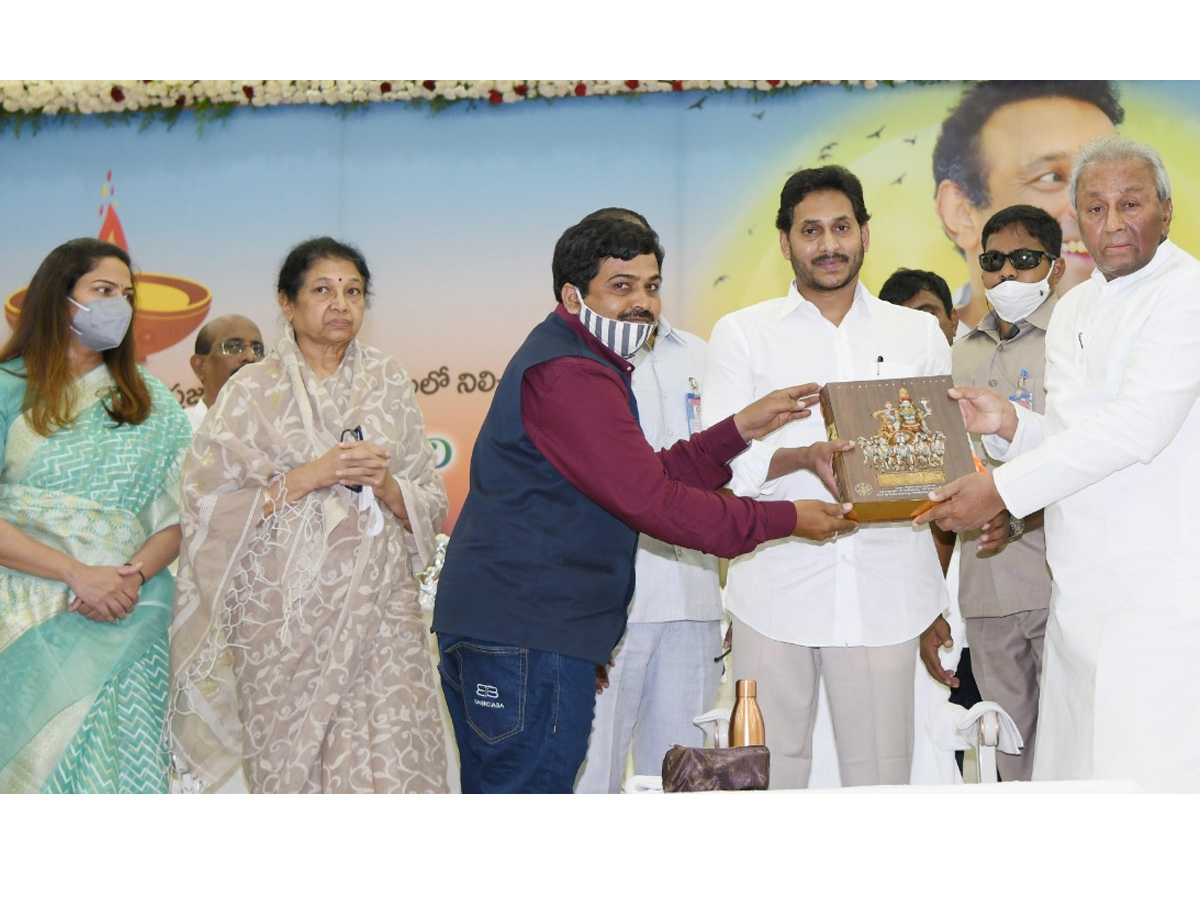 CM YS Jagan Pays Homage to Mekapati Goutham Reddy Photo Gallery - Sakshi8