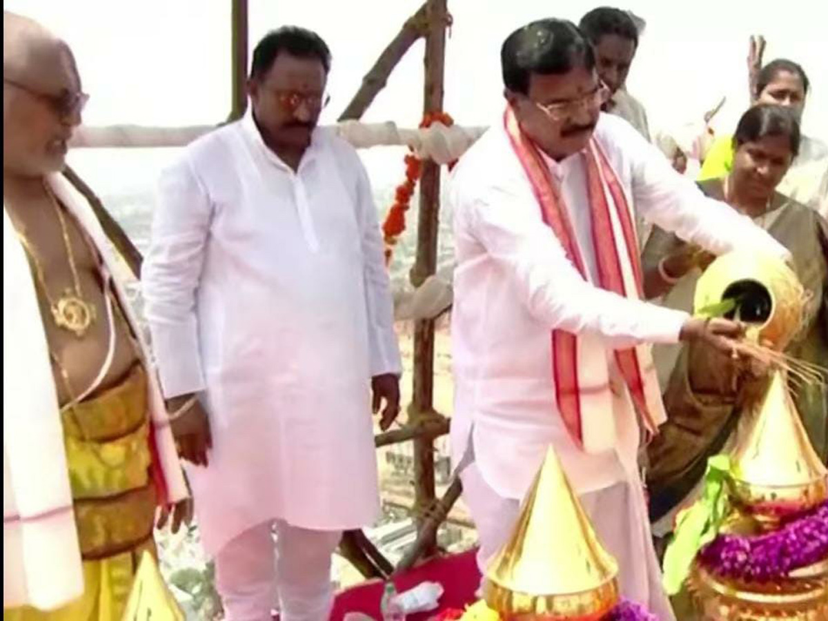  CM KCR Performs Pooja at Grand Inauguration of Yadadri Temple Photo Gallery - Sakshi2