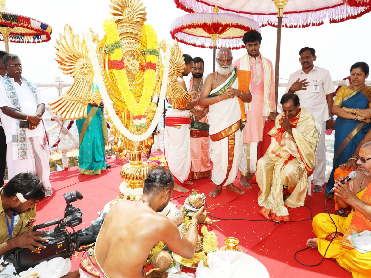  CM KCR Performs Pooja at Grand Inauguration of Yadadri Temple Photo Gallery - Sakshi14