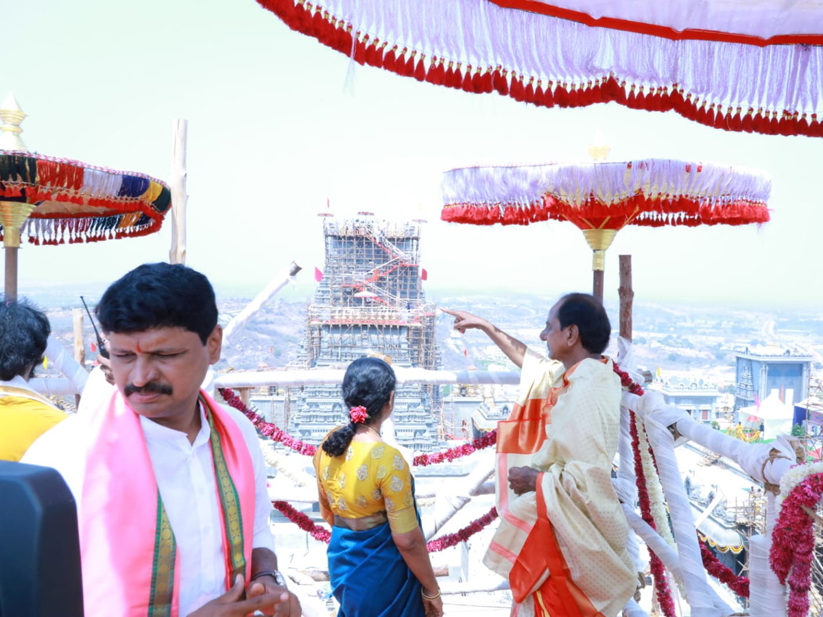  CM KCR Performs Pooja at Grand Inauguration of Yadadri Temple Photo Gallery - Sakshi16