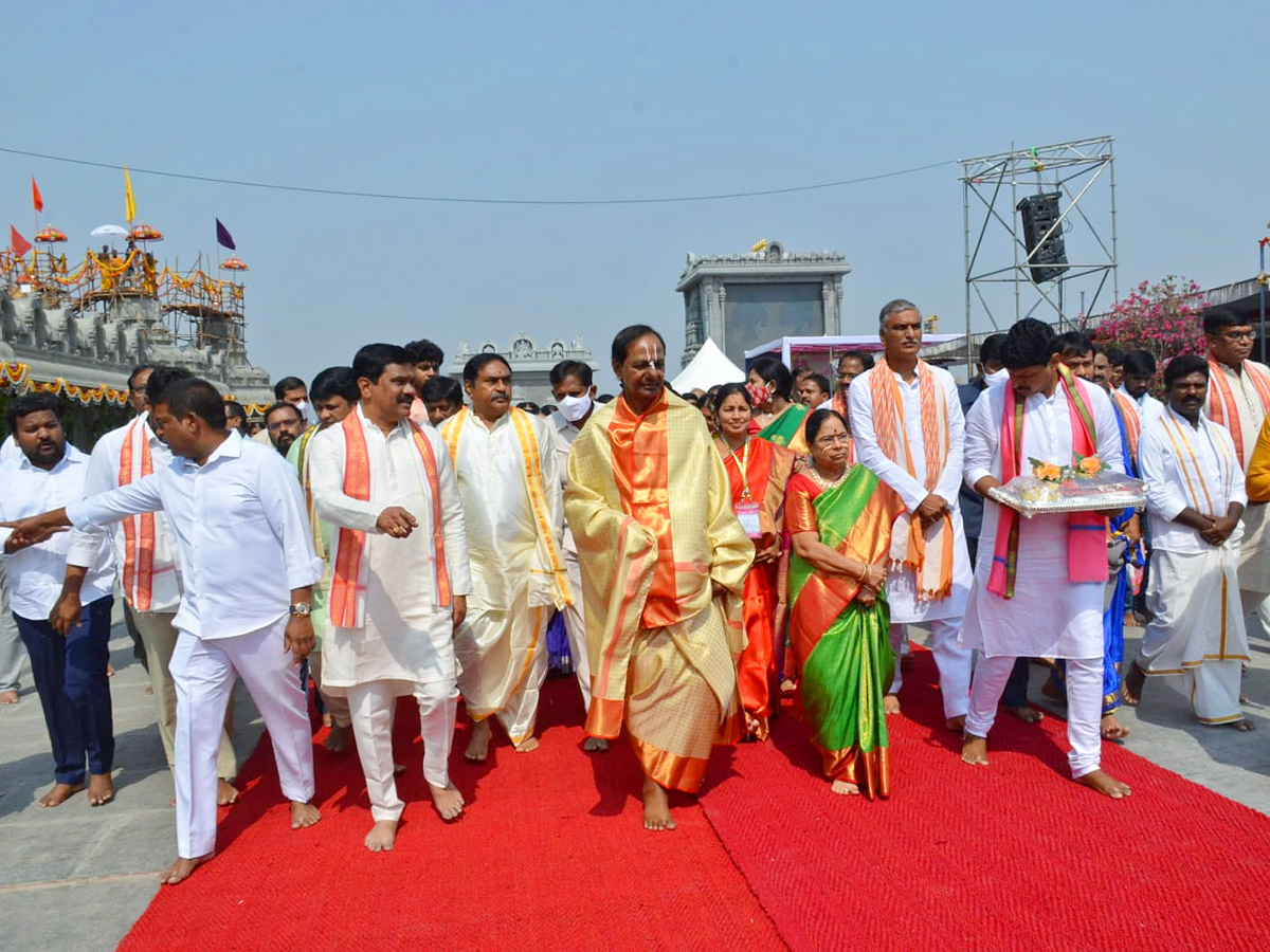  CM KCR Performs Pooja at Grand Inauguration of Yadadri Temple Photo Gallery - Sakshi17