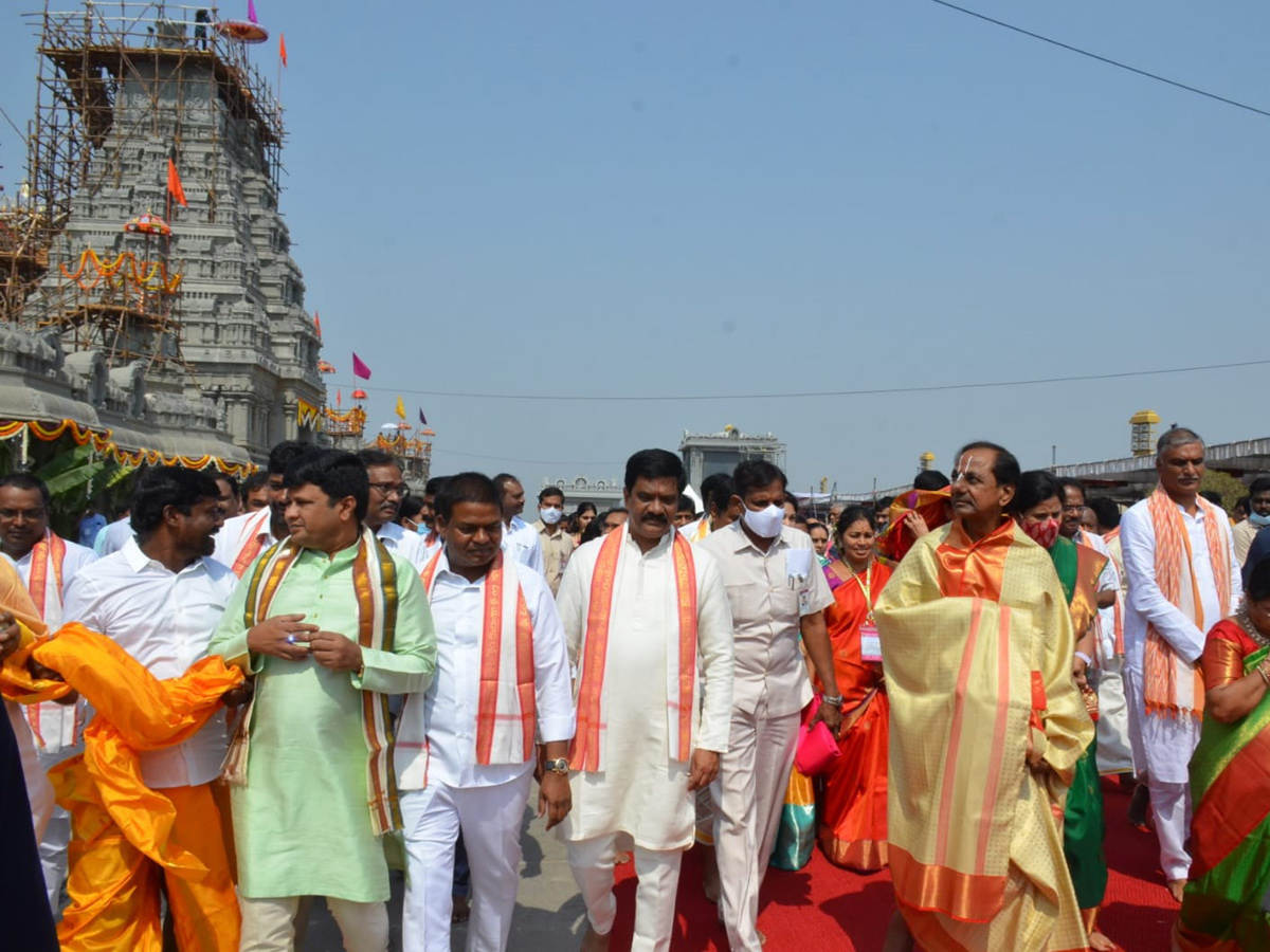  CM KCR Performs Pooja at Grand Inauguration of Yadadri Temple Photo Gallery - Sakshi19