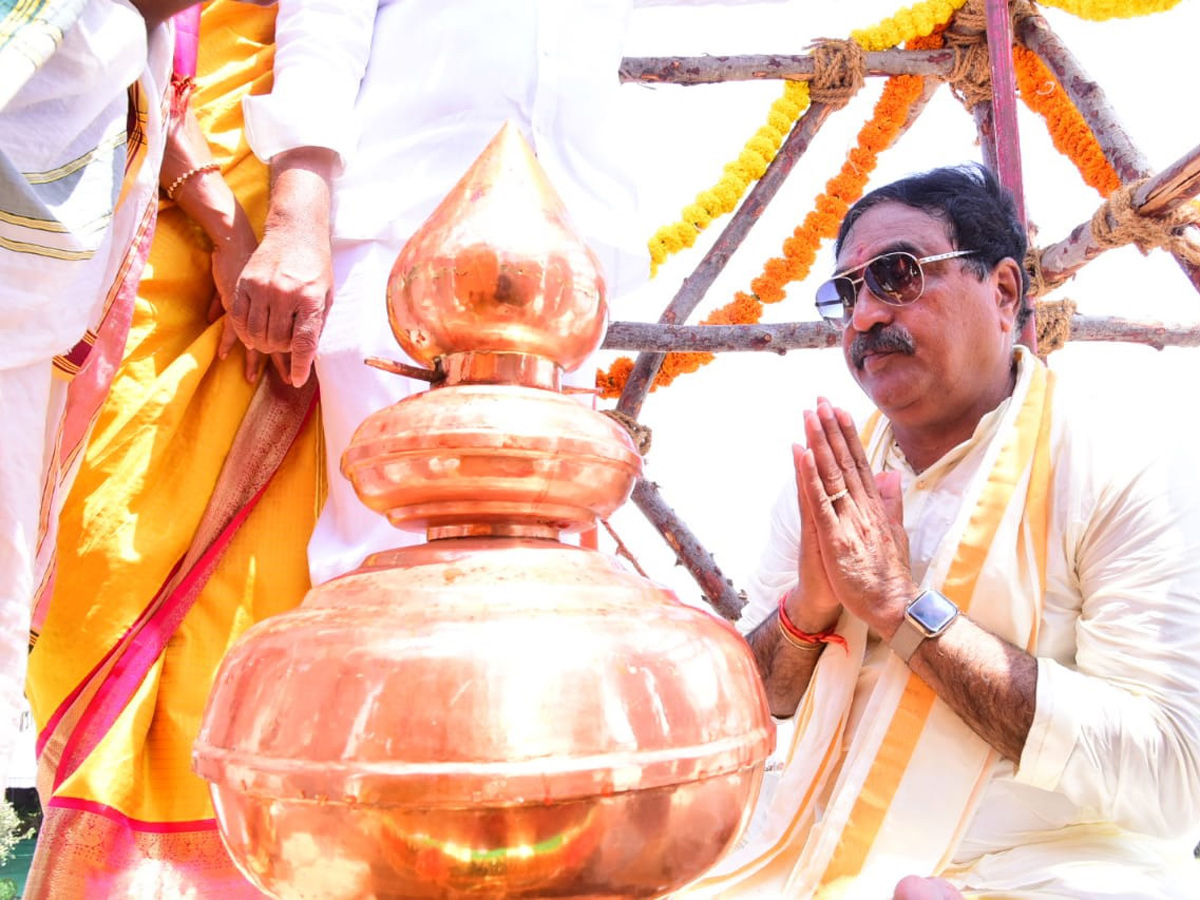  CM KCR Performs Pooja at Grand Inauguration of Yadadri Temple Photo Gallery - Sakshi3