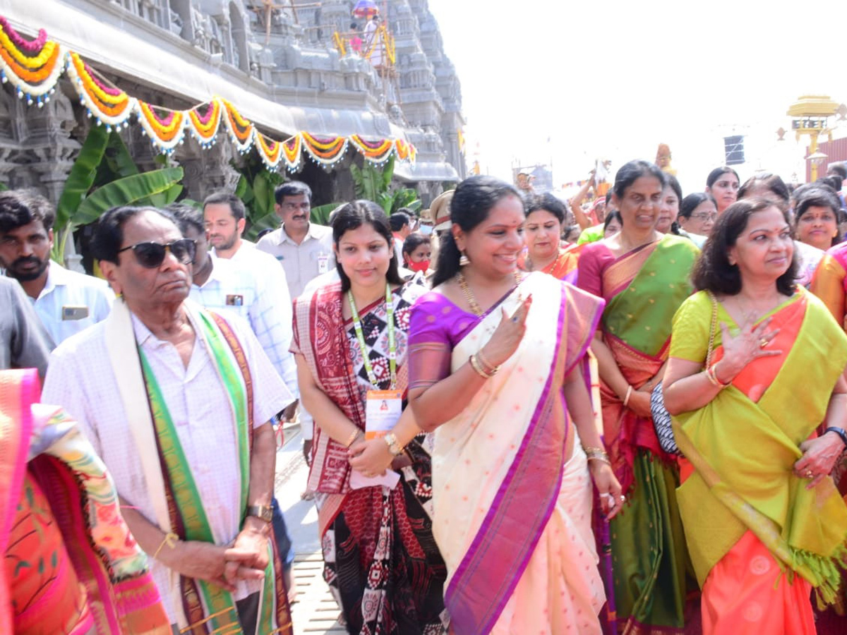  CM KCR Performs Pooja at Grand Inauguration of Yadadri Temple Photo Gallery - Sakshi20