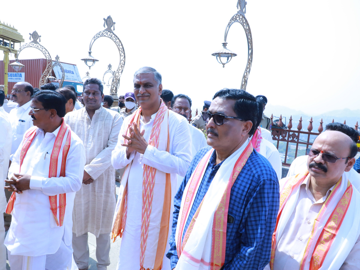  CM KCR Performs Pooja at Grand Inauguration of Yadadri Temple Photo Gallery - Sakshi22