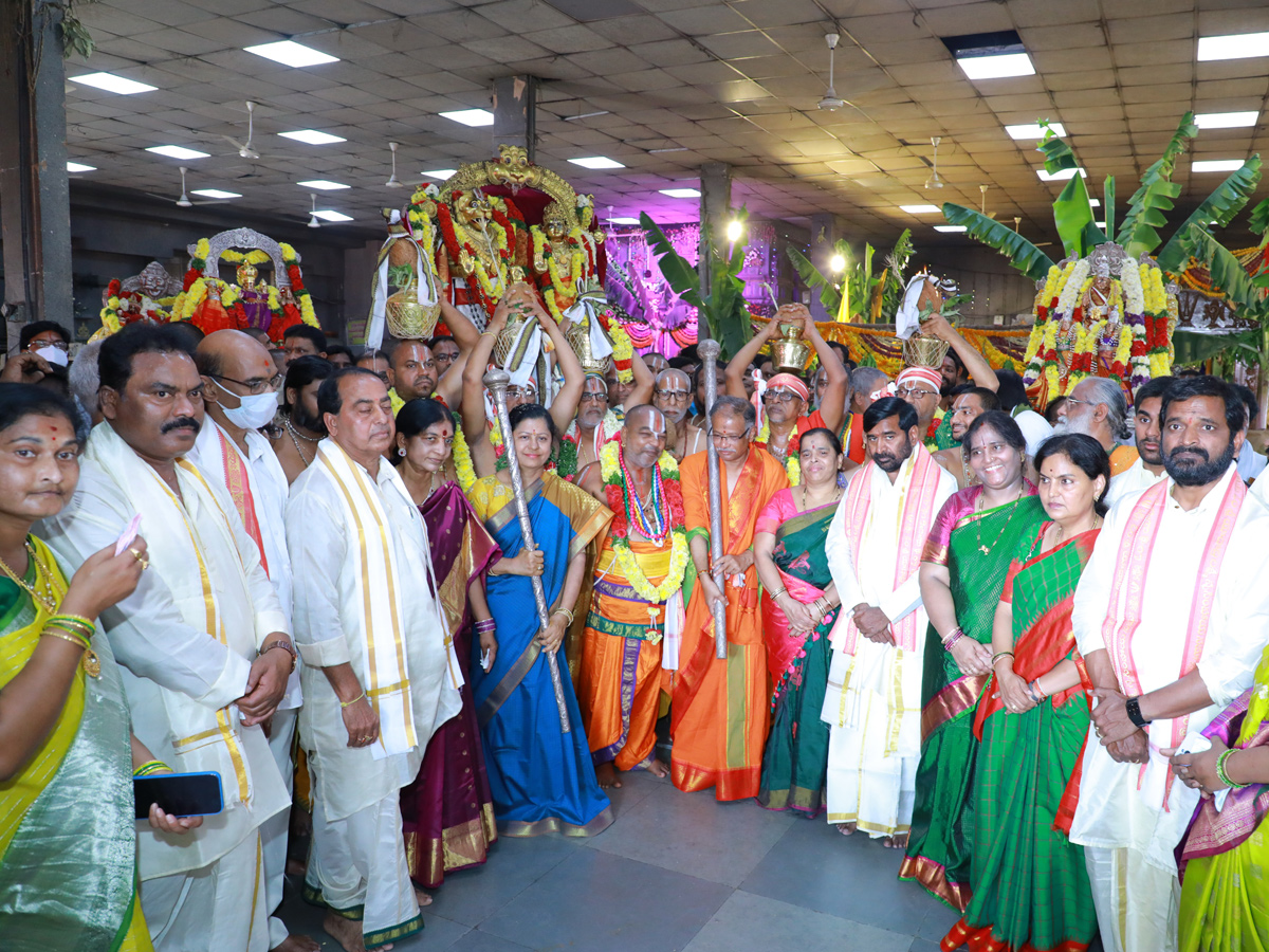  CM KCR Performs Pooja at Grand Inauguration of Yadadri Temple Photo Gallery - Sakshi26