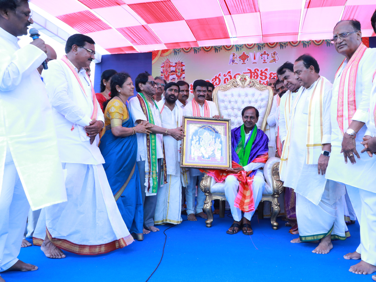  CM KCR Performs Pooja at Grand Inauguration of Yadadri Temple Photo Gallery - Sakshi6