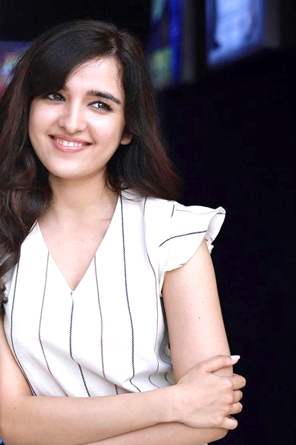 Shirley Setia HD Photos - Sakshi10