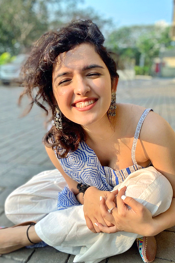 Shirley Setia HD Photos - Sakshi11