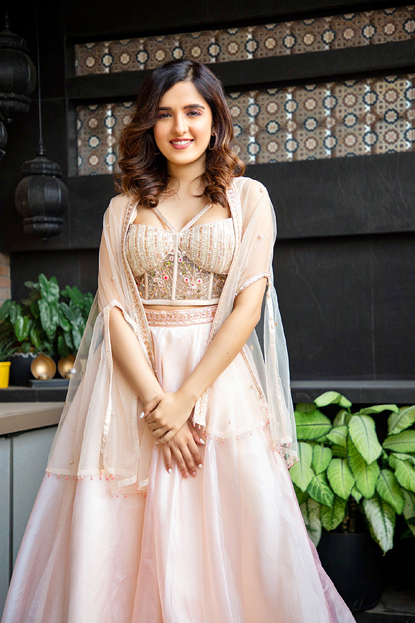 Shirley Setia HD Photos - Sakshi14