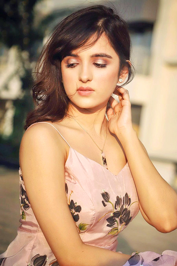 Shirley Setia HD Photos - Sakshi19