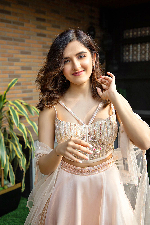 Shirley Setia HD Photos - Sakshi2