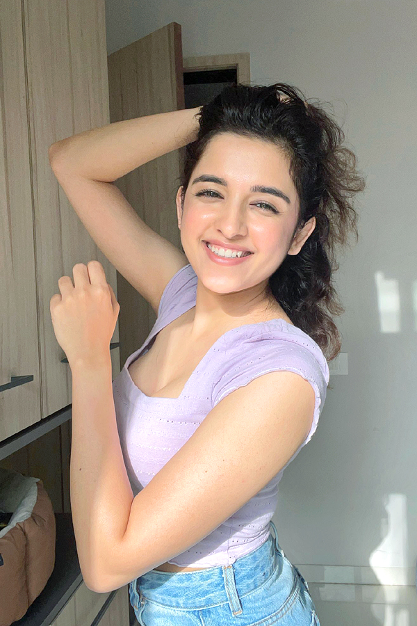 Shirley Setia HD Photos - Sakshi20