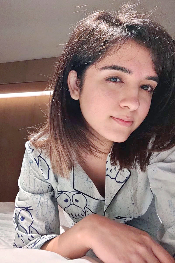 Shirley Setia HD Photos - Sakshi25