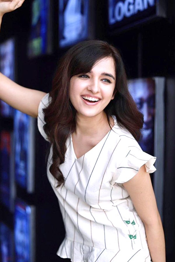 Shirley Setia HD Photos - Sakshi26