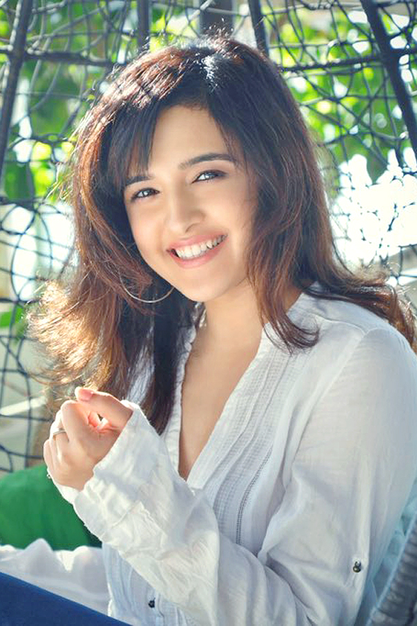 Shirley Setia HD Photos - Sakshi5