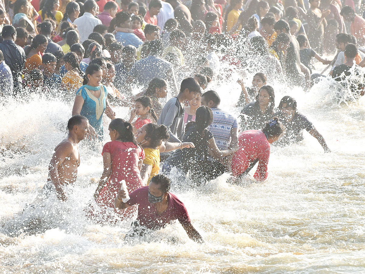 Maha Shivaratri 2022 Visakhapatnam Beach  - Sakshi12