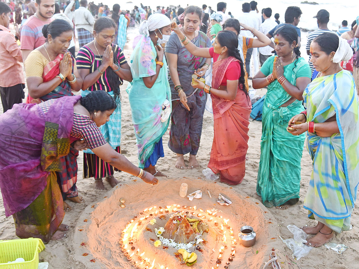 Maha Shivaratri 2022 Visakhapatnam Beach  - Sakshi15