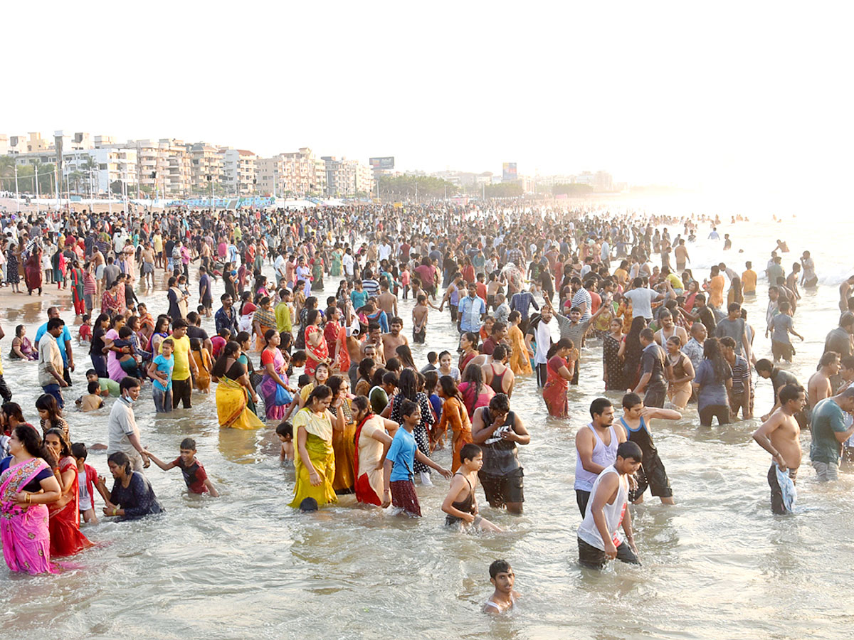 Maha Shivaratri 2022 Visakhapatnam Beach  - Sakshi17