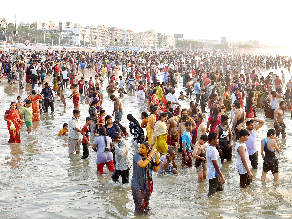 Maha Shivaratri 2022 Visakhapatnam Beach  - Sakshi20