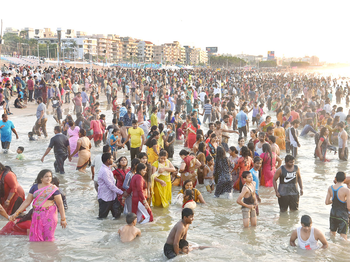 Maha Shivaratri 2022 Visakhapatnam Beach  - Sakshi3