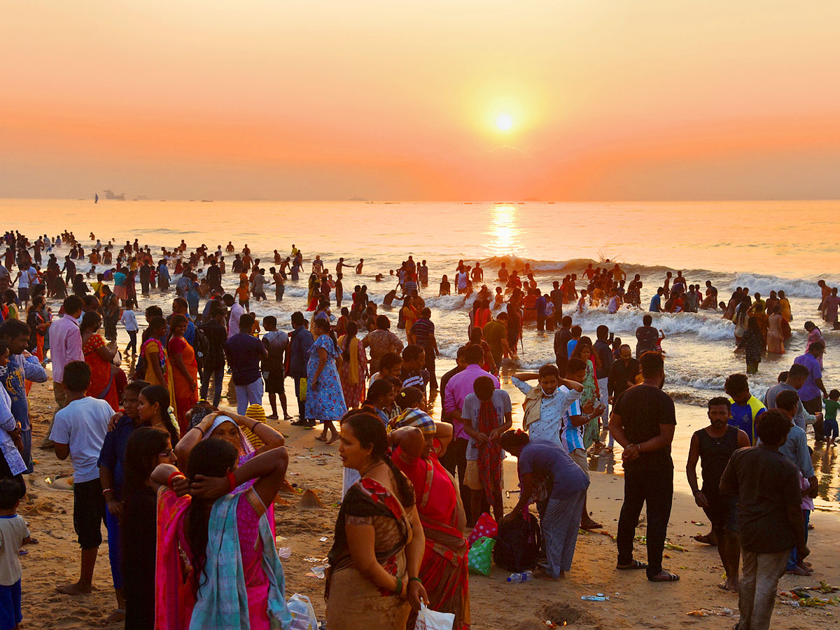 Maha Shivaratri 2022 Visakhapatnam Beach  - Sakshi5