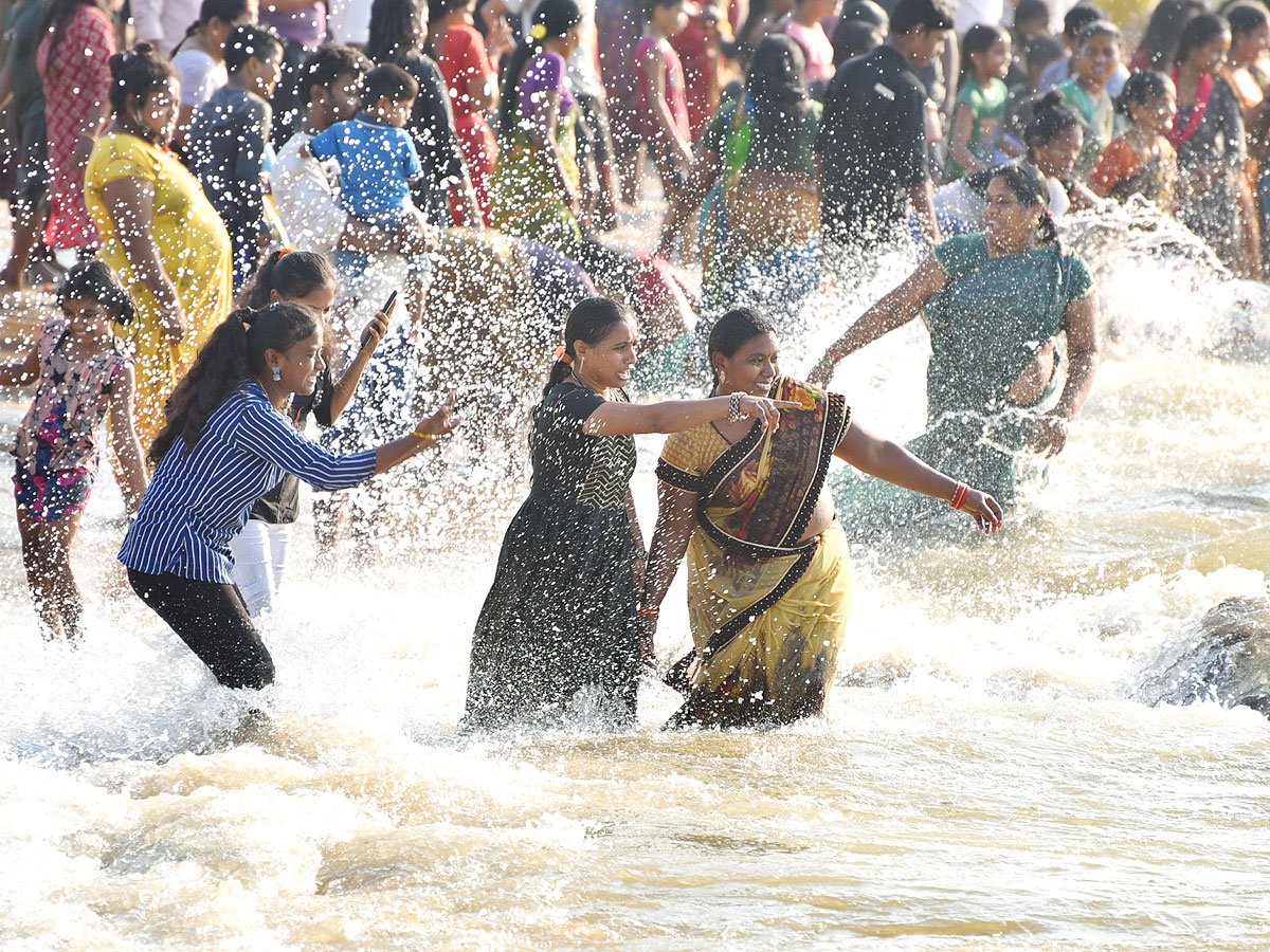 Maha Shivaratri 2022 Visakhapatnam Beach  - Sakshi6