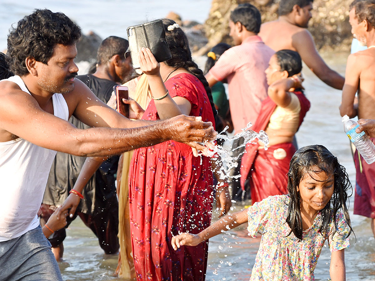 Maha Shivaratri 2022 Visakhapatnam Beach  - Sakshi7