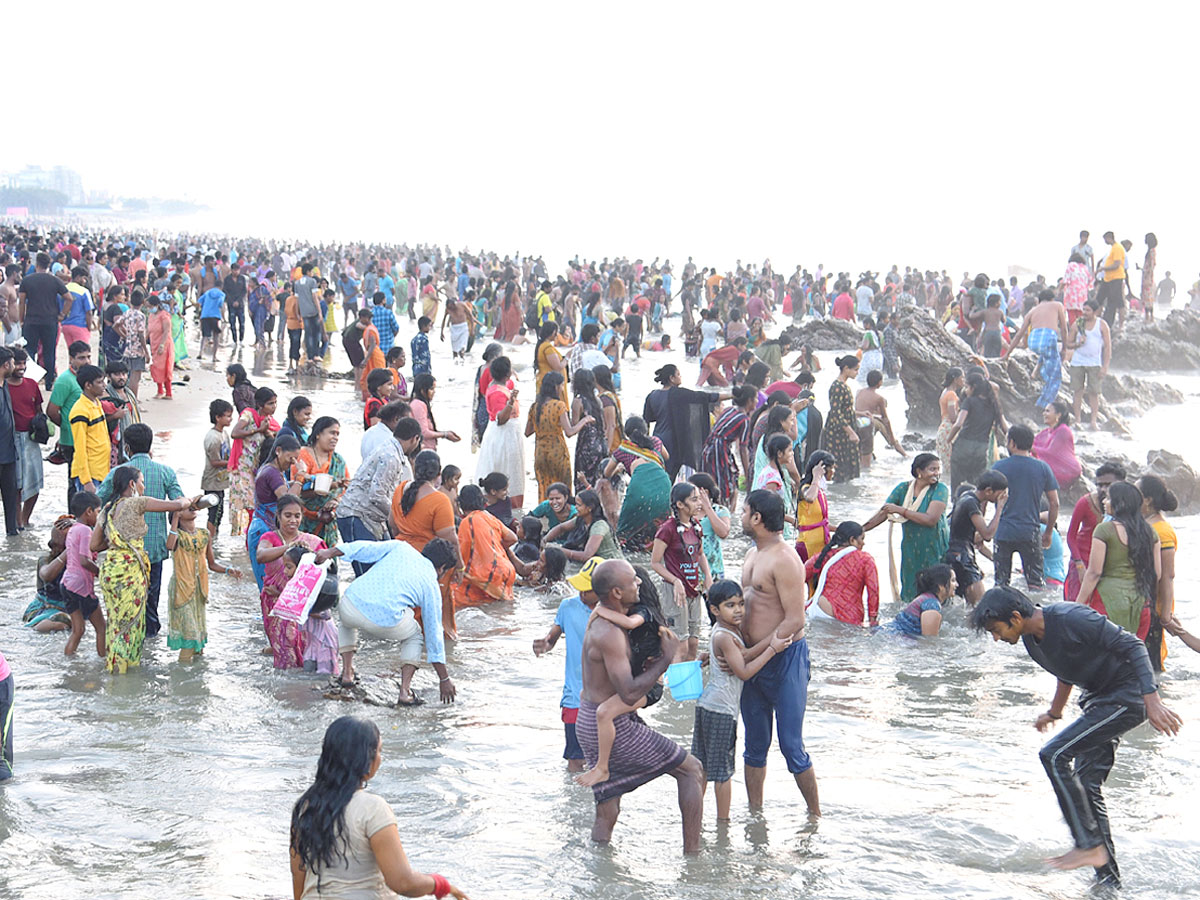 Maha Shivaratri 2022 Visakhapatnam Beach  - Sakshi8