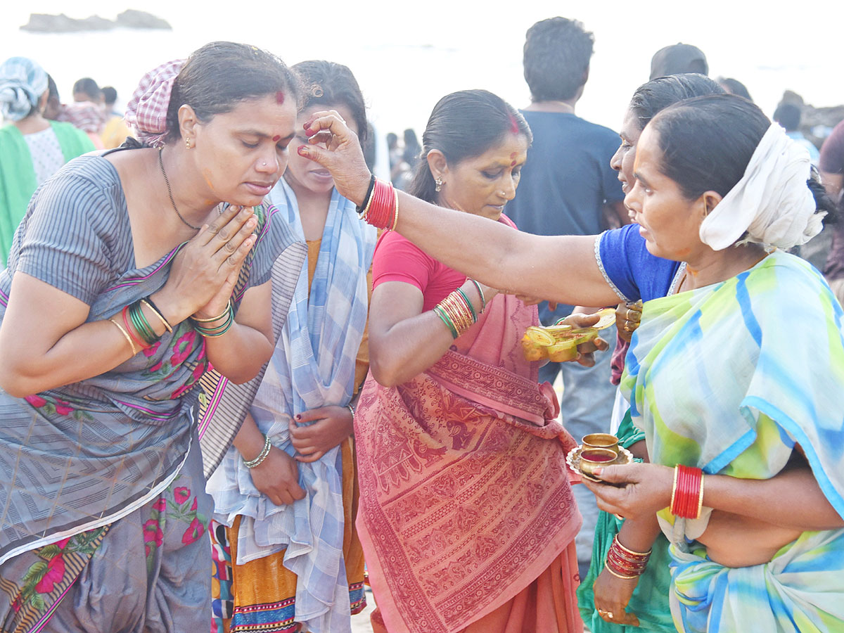 Maha Shivaratri 2022 Visakhapatnam Beach  - Sakshi9