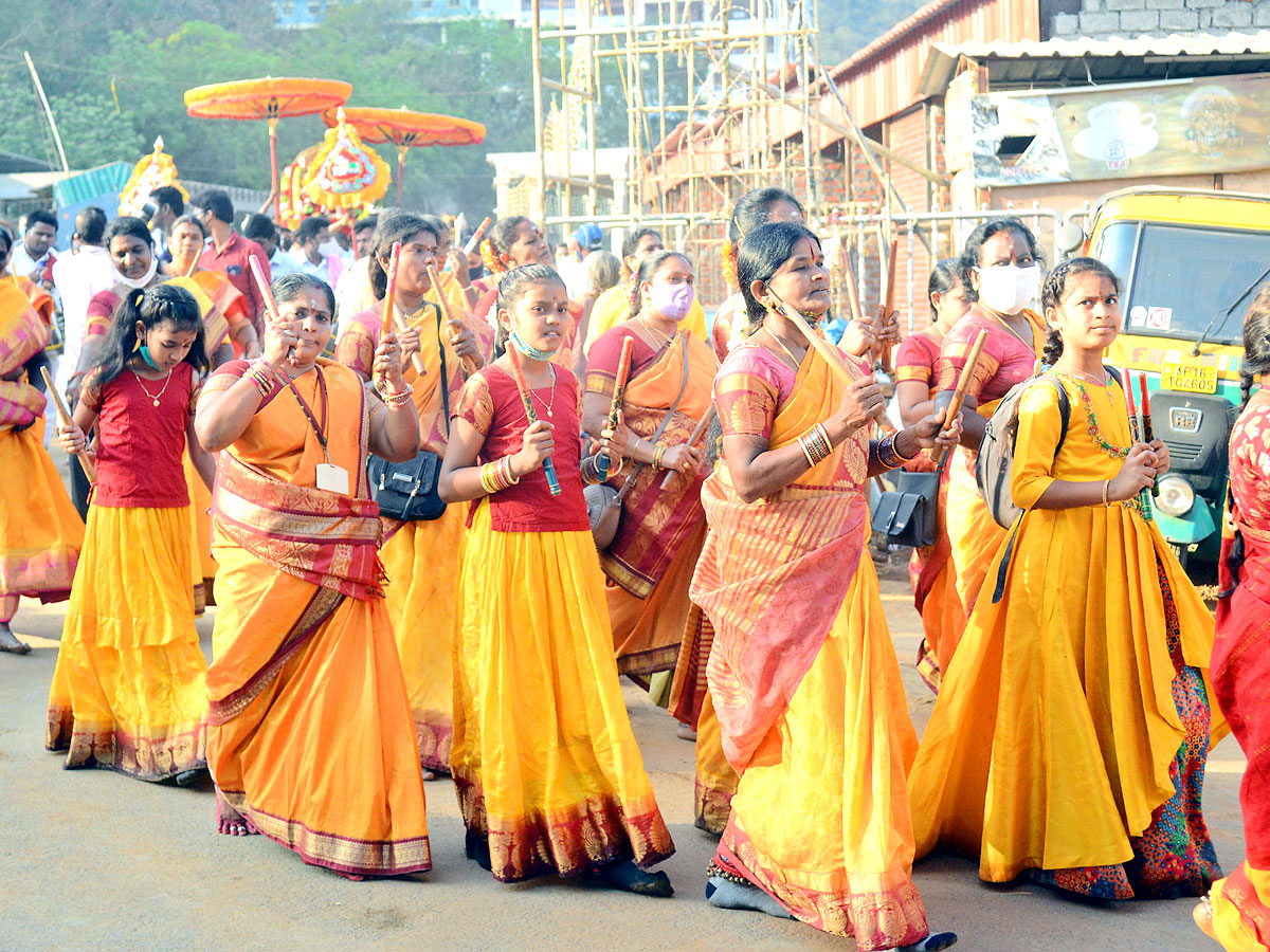 Maha Shivratri Ratha Yatra in Vijayawada Photos - Sakshi10