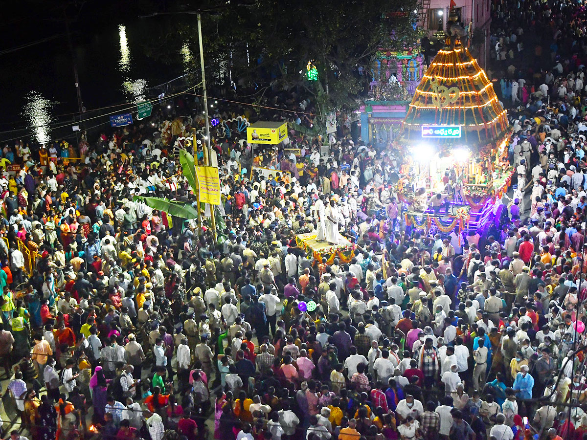 Maha Shivratri Ratha Yatra in Vijayawada Photos - Sakshi11