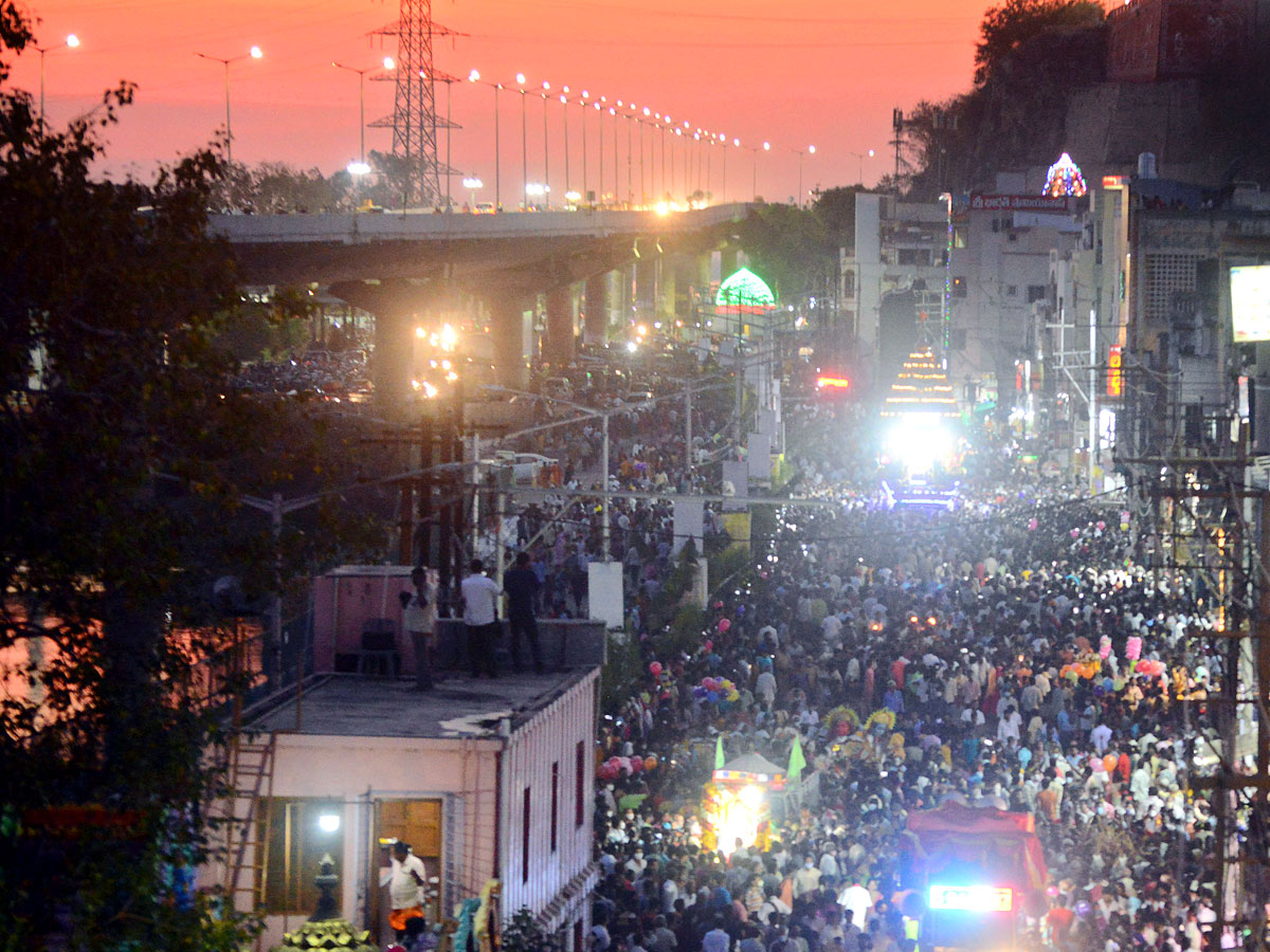 Maha Shivratri Ratha Yatra in Vijayawada Photos - Sakshi12