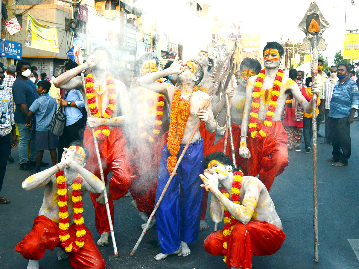 Maha Shivratri Ratha Yatra in Vijayawada Photos - Sakshi13