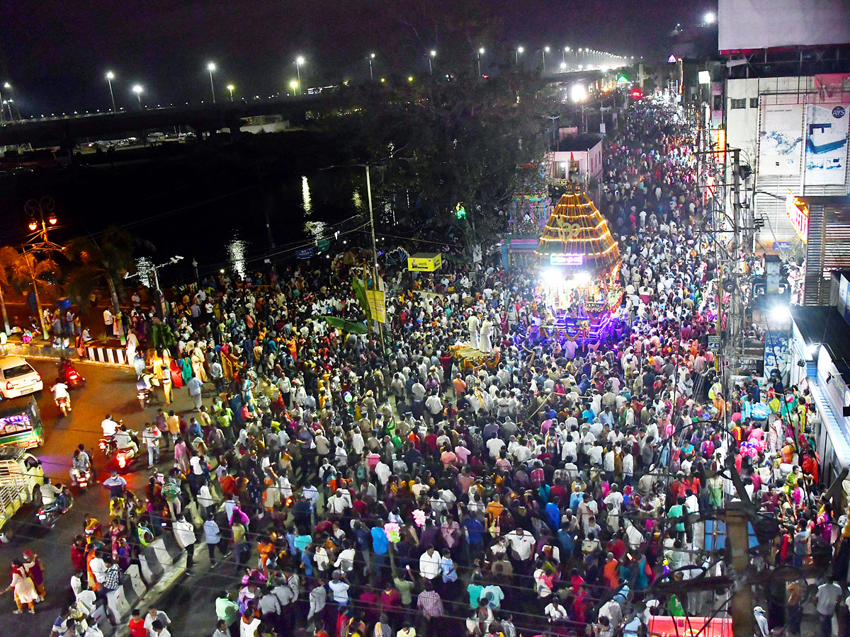 Maha Shivratri Ratha Yatra in Vijayawada Photos - Sakshi15