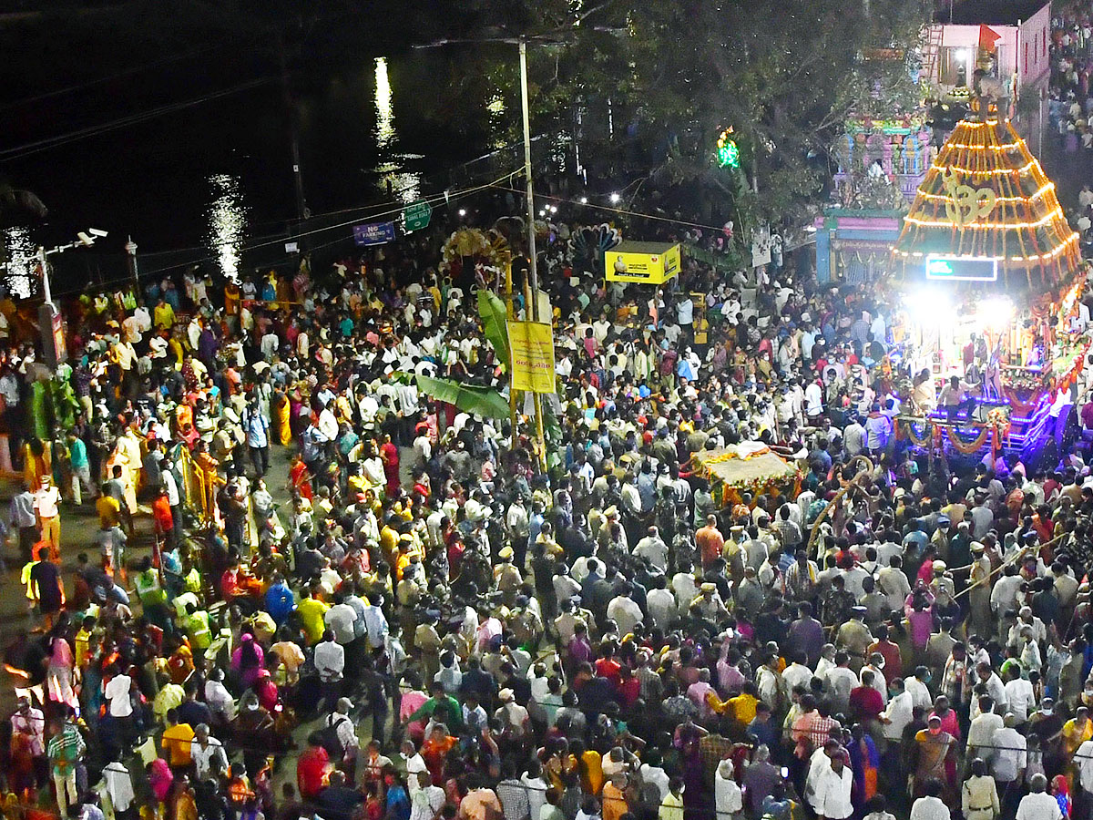 Maha Shivratri Ratha Yatra in Vijayawada Photos - Sakshi16