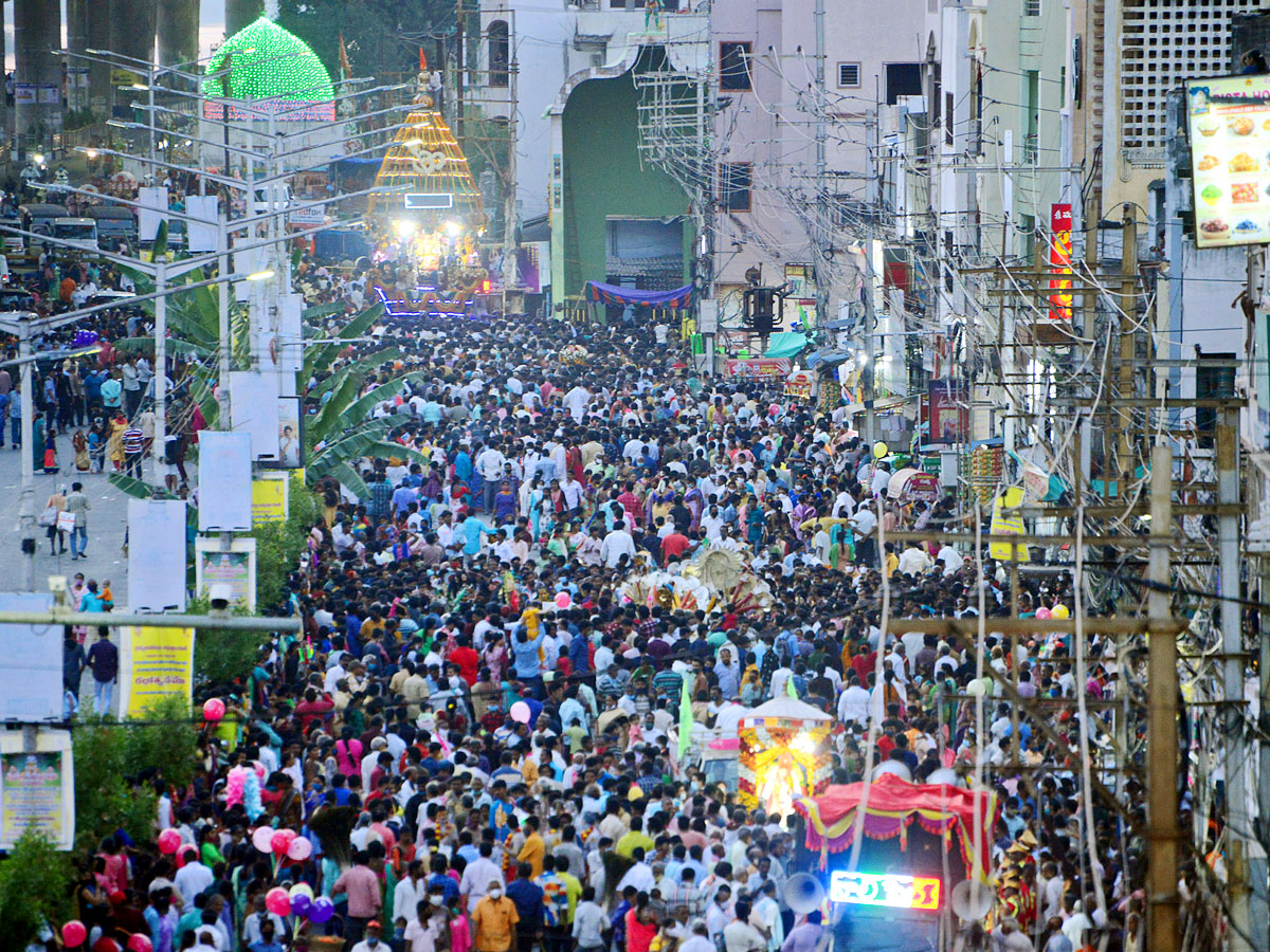 Maha Shivratri Ratha Yatra in Vijayawada Photos - Sakshi18