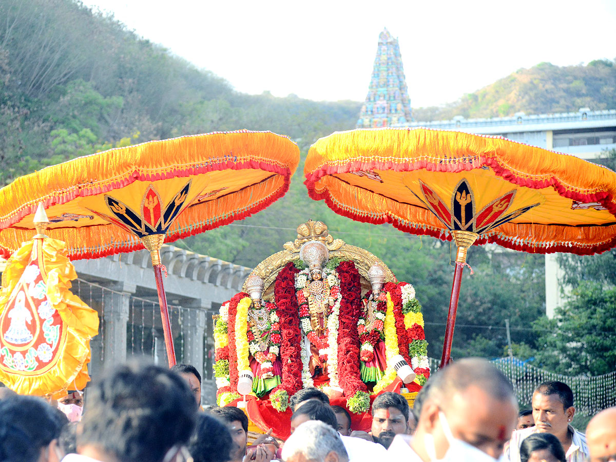 Maha Shivratri Ratha Yatra in Vijayawada Photos - Sakshi22