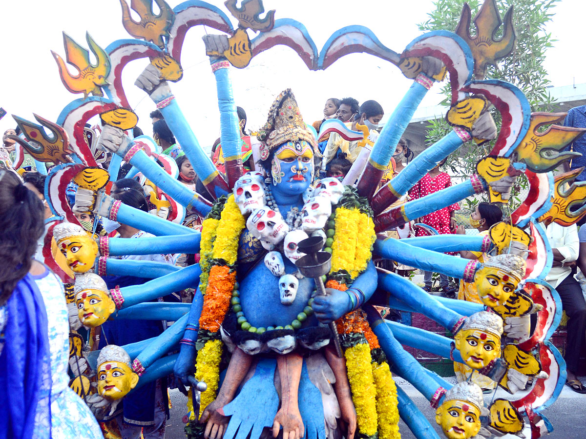 Maha Shivratri Ratha Yatra in Vijayawada Photos - Sakshi3