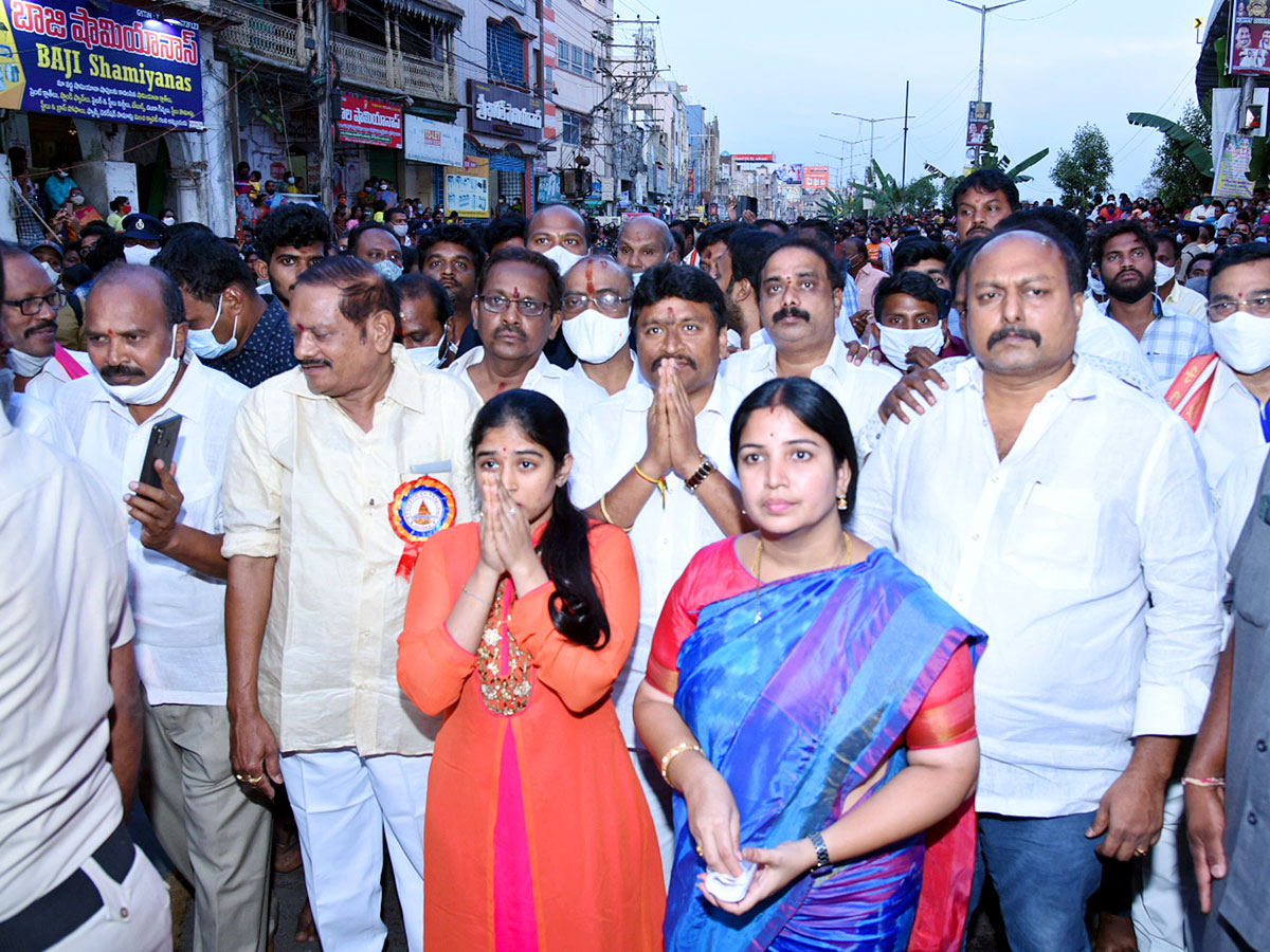 Maha Shivratri Ratha Yatra in Vijayawada Photos - Sakshi4