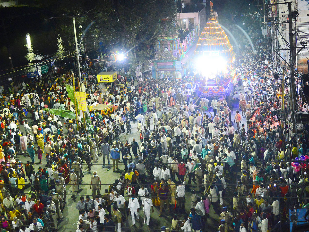 Maha Shivratri Ratha Yatra in Vijayawada Photos - Sakshi7