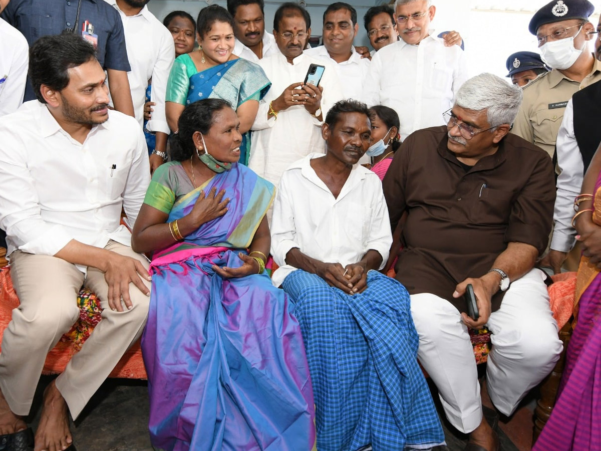 CM YS Jagan Union Minister Gajendra Singh Shekawat Visit to Polavaram Photo Gallery - Sakshi10