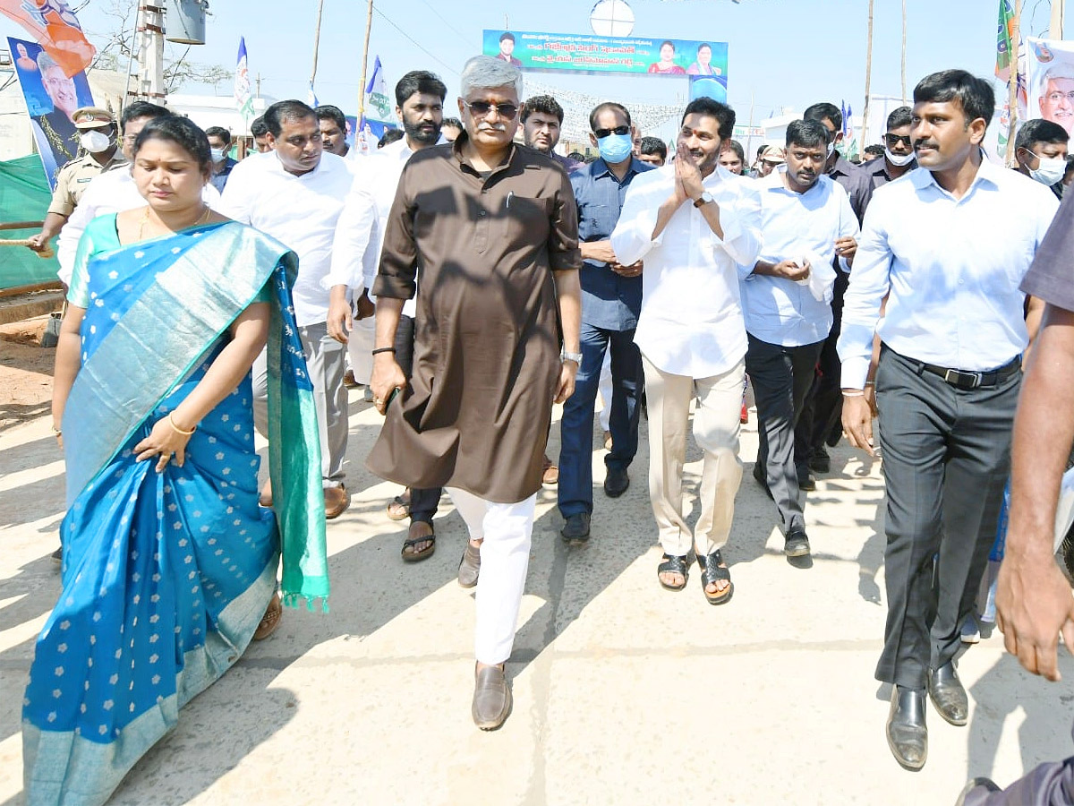 CM YS Jagan Union Minister Gajendra Singh Shekawat Visit to Polavaram Photo Gallery - Sakshi13