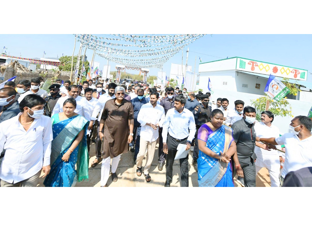 CM YS Jagan Union Minister Gajendra Singh Shekawat Visit to Polavaram Photo Gallery - Sakshi14