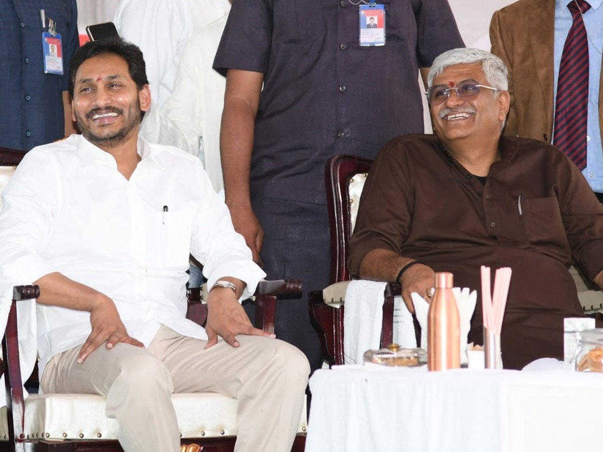 CM YS Jagan Union Minister Gajendra Singh Shekawat Visit to Polavaram Photo Gallery - Sakshi7