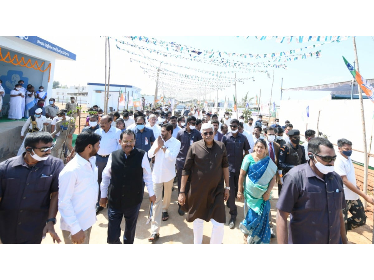 CM YS Jagan Union Minister Gajendra Singh Shekawat Visit to Polavaram Photo Gallery - Sakshi20